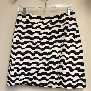Ann Taylor navy / white skirt